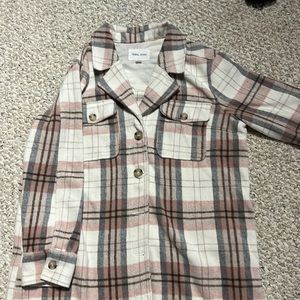 Tribal shaket, super cute in great condition, a few pills.